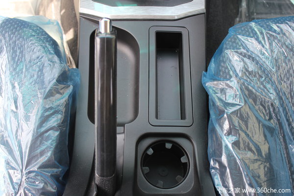 福田 萨普Z6 征服者 2.4L汽油 136马力 两驱 双排皮卡(舒适版)驾驶室图（21/32）