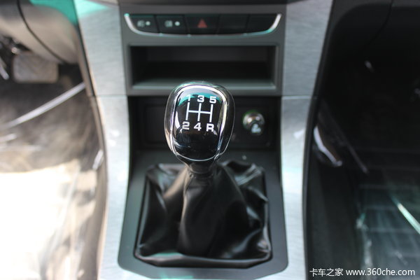 福田 萨普Z6 征服者 2.4L汽油 136马力 两驱 双排皮卡(舒适版)驾驶室图（20/32）