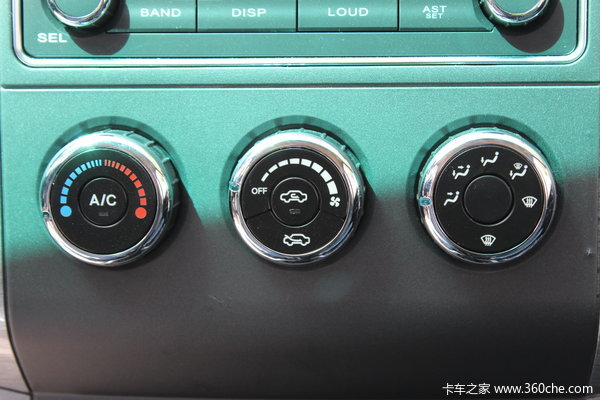 福田 萨普Z6 征服者 2.4L汽油 136马力 两驱 双排皮卡(舒适版)驾驶室图（17/32）