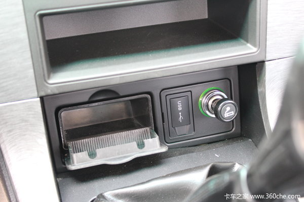 福田 萨普Z6 征服者 2.4L汽油 136马力 两驱 双排皮卡(舒适版)驾驶室图（15/32）