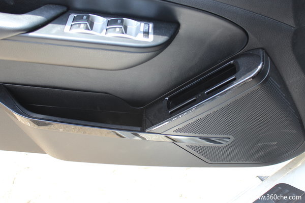 福田 萨普Z6 征服者 2.4L汽油 136马力 两驱 双排皮卡(舒适版)驾驶室图（6/32）