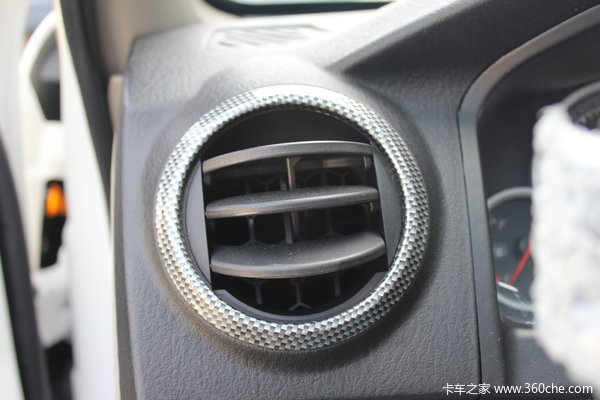 福田 萨普Z6 征服者 2.4L汽油 136马力 两驱 双排皮卡(舒适版)驾驶室图（16/31）