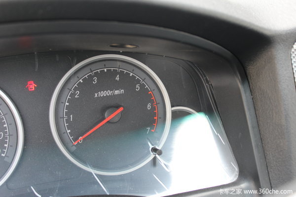 福田 萨普Z6 征服者 2.4L汽油 136马力 两驱 双排皮卡(舒适版)驾驶室图（12/31）