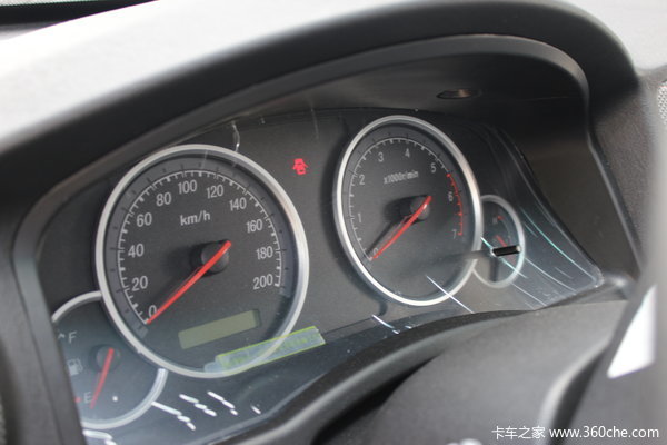 福田 萨普Z6 征服者 2.4L汽油 136马力 两驱 双排皮卡(舒适版)驾驶室图（11/31）