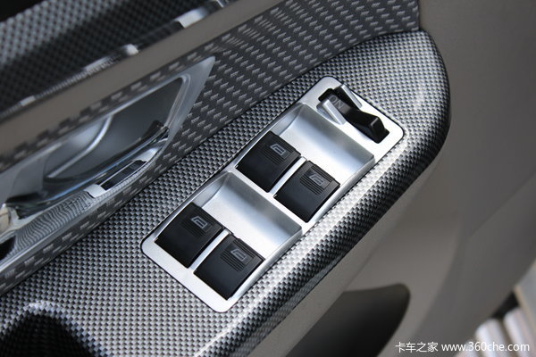 福田 萨普Z6 征服者 2.4L汽油 136马力 两驱 双排皮卡(舒适版)驾驶室图（4/31）