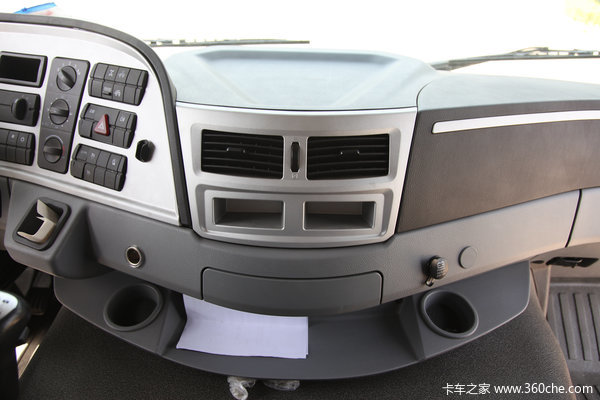 福田 欧曼GTL超能版 山区型 350马力 8X4 仓栅式载货车(BJ1319VPPKJ-XC)驾驶室图（33/75）