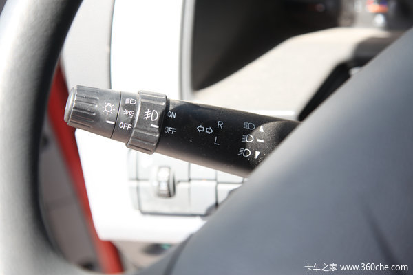 福田 欧曼GTL超能版 山区型 350马力 8X4 仓栅式载货车(BJ1319VPPKJ-XC)驾驶室图（15/75）