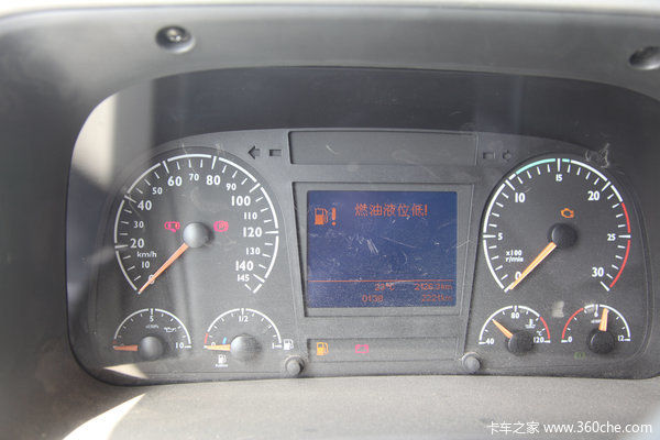 福田 欧曼GTL超能版 山区型 350马力 8X4 仓栅式载货车(BJ1319VPPKJ-XC)驾驶室图（13/75）