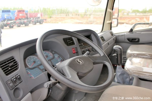 陕汽宝华 轩德中卡 4X2 190马力 6.75米载货车(SX5168CCYGP4)驾驶室图（6/28）