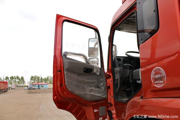 东风神宇 御虎中卡 190马力 6X2 7.2米仓栅式载货车(EQ5253CCYF1)驾驶室图