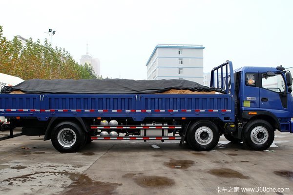 福田 瑞沃中卡 220马力 6X2 7.5米栏板式载货车(BJ1255VNPHE-5)外观图（6/8）