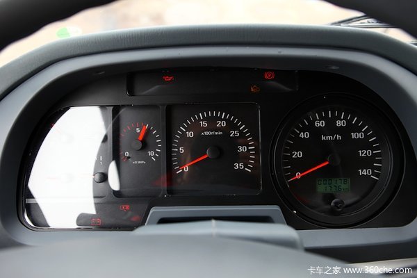 福田 瑞沃中卡 220马力 6X2 7.5米栏板式载货车(BJ1255VNPHE-5)驾驶室图（1/4）