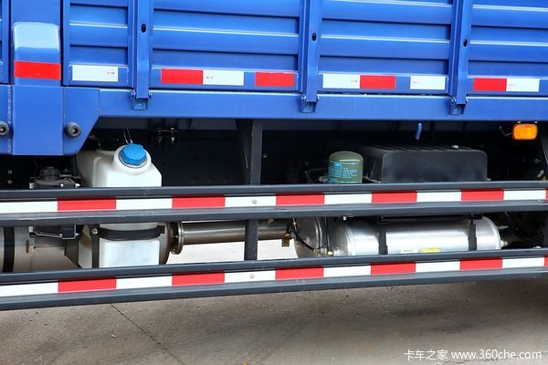 福田 瑞沃中卡 180马力 4X2 6.65米栏板式载货车(BJ1165VKPHK-1)外观图（5/7）