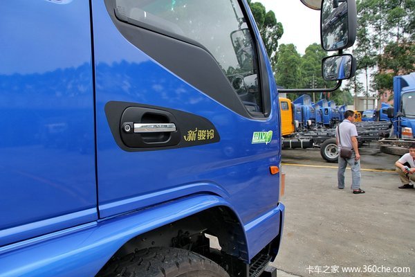 江淮 骏铃H530 154马力 4X2 6.8米排半载货车底盘外观图（63/64）