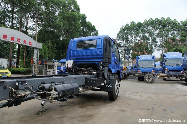 江淮 骏铃H530 154马力 4X2 6.8米排半载货车底盘外观图（49/64）