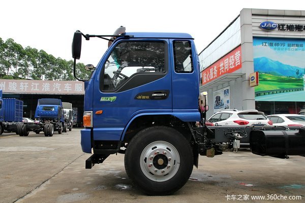 江淮 骏铃H530 154马力 4X2 6.8米排半载货车底盘外观图（30/64）