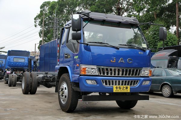 江淮 骏铃H530 154马力 4X2 6.8米排半栏板式载货车(HFC1130P81K3E1)