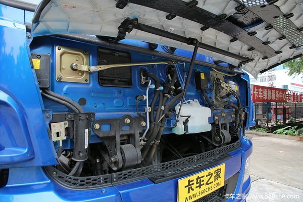 大运 N6中卡 165马力 4X2 6.8米载货车底盘外观图（10/55）