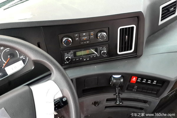 青岛解放 途V重卡 300马力 8X4 排半载货车底盘(CA1313P2K2L7T4BE4A80)驾驶室图（4/11）