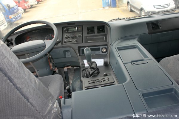 华菱之星 重卡 300马力 8X4 9.6米载货车底盘(HN1310C27D6M4J)驾驶室图（4/21）
