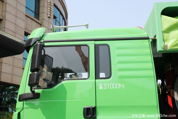 陕汽 德龙新M3000 336马力 8x4 新型环保渣土车(SX3316HR326)外观图（38/48）