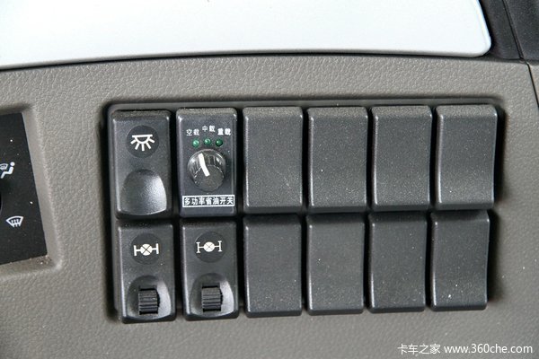 陕汽 德龙新M3000 336马力 8X4 自卸车(SX3316HR406)驾驶室图（13/18）