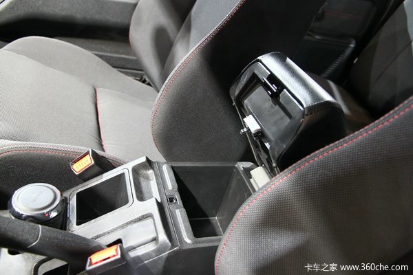 2015款庆铃五十铃 TF系列 2.8L柴油 两驱 双排皮卡驾驶室图（27/33）