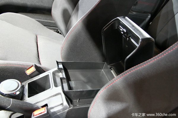 2015款庆铃五十铃 TF系列 2.8L柴油 两驱 双排皮卡驾驶室图（26/33）