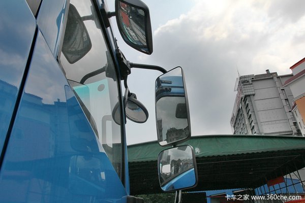 东风 天锦中卡 180马力 4X2 6.75米载货车底盘(DFL1120B13)外观图（39/43）