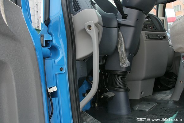 东风 天锦中卡 180马力 4X2 6.75米载货车底盘(DFL1120B13)驾驶室图（10/43）