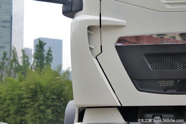 中国重汽 HOWO T5G重卡 310马力 6X2 厢式载货车(ZZ5257XXYM56CGE1)外观图（17/22）