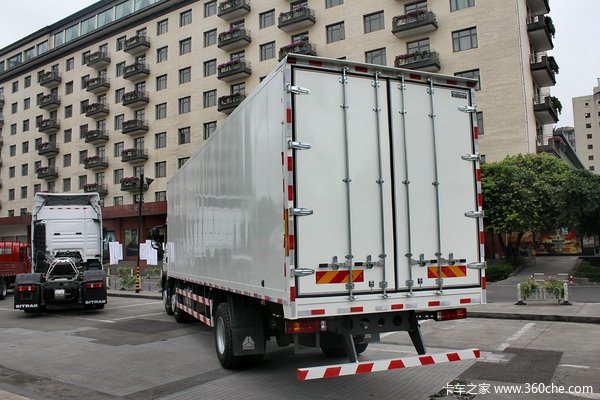 中国重汽 HOWO T5G重卡 310马力 6X2 厢式载货车(ZZ5257XXYM56CGE1)外观图（5/22）
