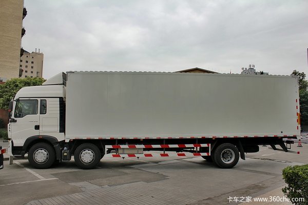 中国重汽 HOWO T5G重卡 310马力 6X2 厢式载货车(ZZ5257XXYM56CGE1)外观图（4/22）