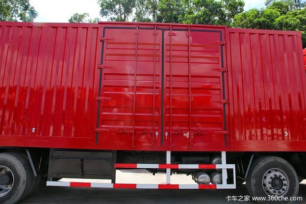 东风柳汽 霸龙 240马力 6X2 9.6米厢式载货车(LZ1250M5CAT)外观图（65/87）