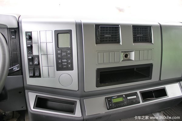 陕汽 德龙新M3000 336马力 8X4 新型渣土车(SX3316HR326)驾驶室图（4/9）