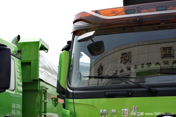 陕汽 德龙X3000重卡 336马力 6X4 新型渣土车(SX32565R384)外观图（5/12）