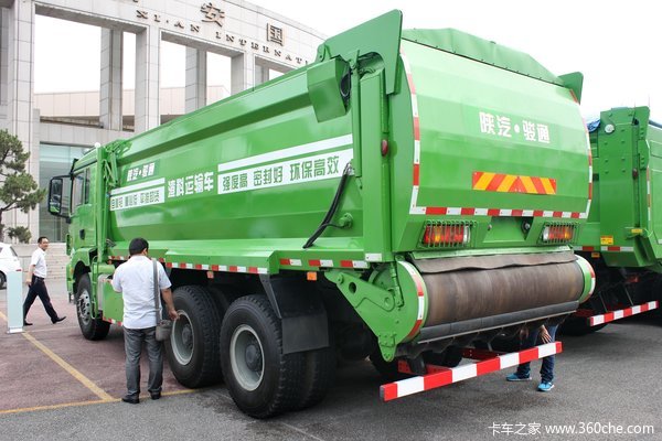 陕汽 德龙M3000重卡 336马力 6X4 新型渣土车(JF5256ZGH)外观图（3/8）