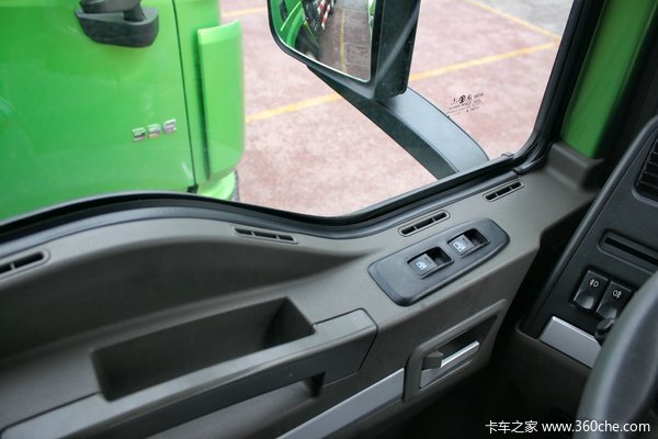 陕汽 德龙新M3000重卡 336马力 6X4 LNG新型渣土车(SX3256MR384H)驾驶室图（8/16）