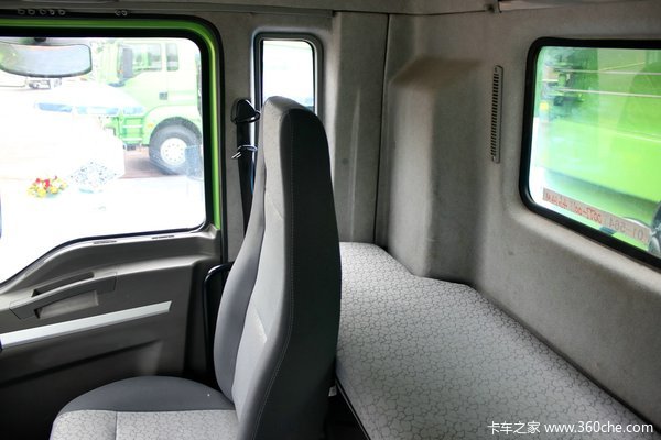 陕汽 德龙新M3000重卡 336马力 6X4 LNG新型渣土车(SX3256MR384H)驾驶室图（3/16）
