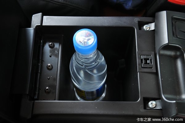 开瑞 杰虎领航版 2.2L  汽油 两驱双排皮卡驾驶室图（39/65）