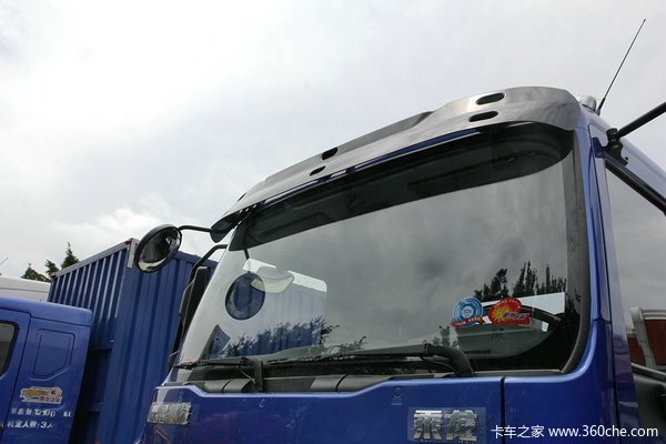 东风柳汽 乘龙中卡 170马力 4X2 7.65米厢式载货车底盘(LZ5166XXYM3AA)外观图（20/66）