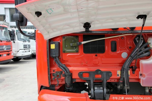 东风 天锦中卡 160马力 4X2 7.7米排半厢式载货车底盘(DFL5160XXYBX2A1)外观图（59/67）