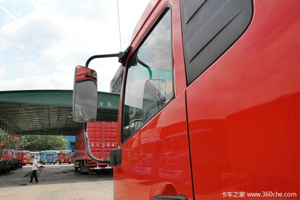 东风 天锦中卡 160马力 4X2 7.7米排半厢式载货车底盘(DFL5160XXYBX2A1)外观图（32/67）