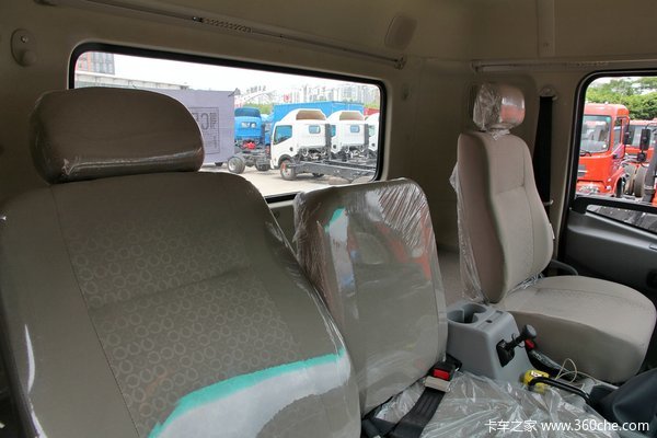 东风 天锦中卡 160马力 4X2 7.7米排半厢式载货车底盘(DFL5160XXYBX2A1)驾驶室图（50/57）