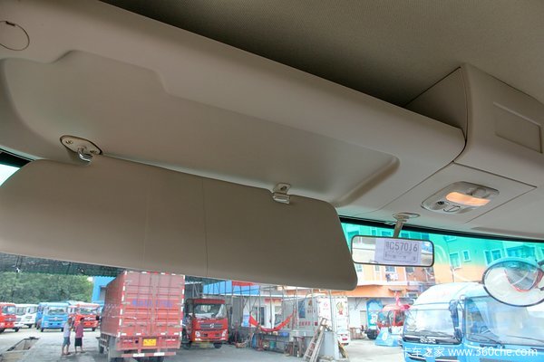 东风 天锦中卡 160马力 4X2 7.7米排半厢式载货车底盘(DFL5160XXYBX2A1)驾驶室图（36/57）