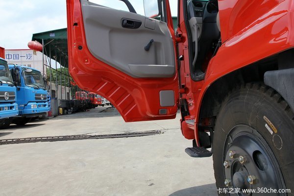 东风 天锦中卡 160马力 4X2 7.7米排半厢式载货车底盘(DFL5160XXYBX2A1)驾驶室图（4/57）