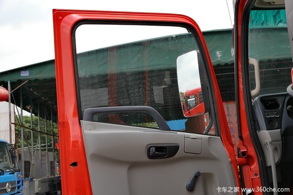 东风 天锦中卡 160马力 4X2 7.7米排半厢式载货车底盘(DFL5160XXYBX2A1)驾驶室图（2/57）