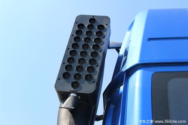 福田 欧曼ETX 6系 245马力 6X2 9.53米厢式载货车底盘(BJ5257XXY-XA)外观图（40/52）