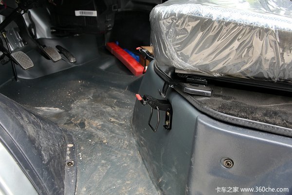 长安 神骐 1.3L 99马力 汽油 单排仓栅式微卡驾驶室图（35/38）
