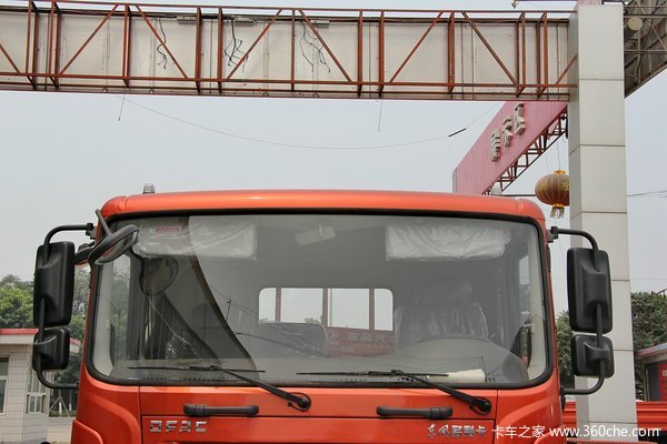 东风多利卡D9 160马力 4X2 6.8米栏板载货车(DFA1161L10D7)外观图（10/41）